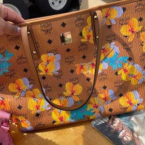 Mcm tote cognac